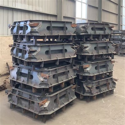 Prefabrikert skråningsbeskyttelsesform